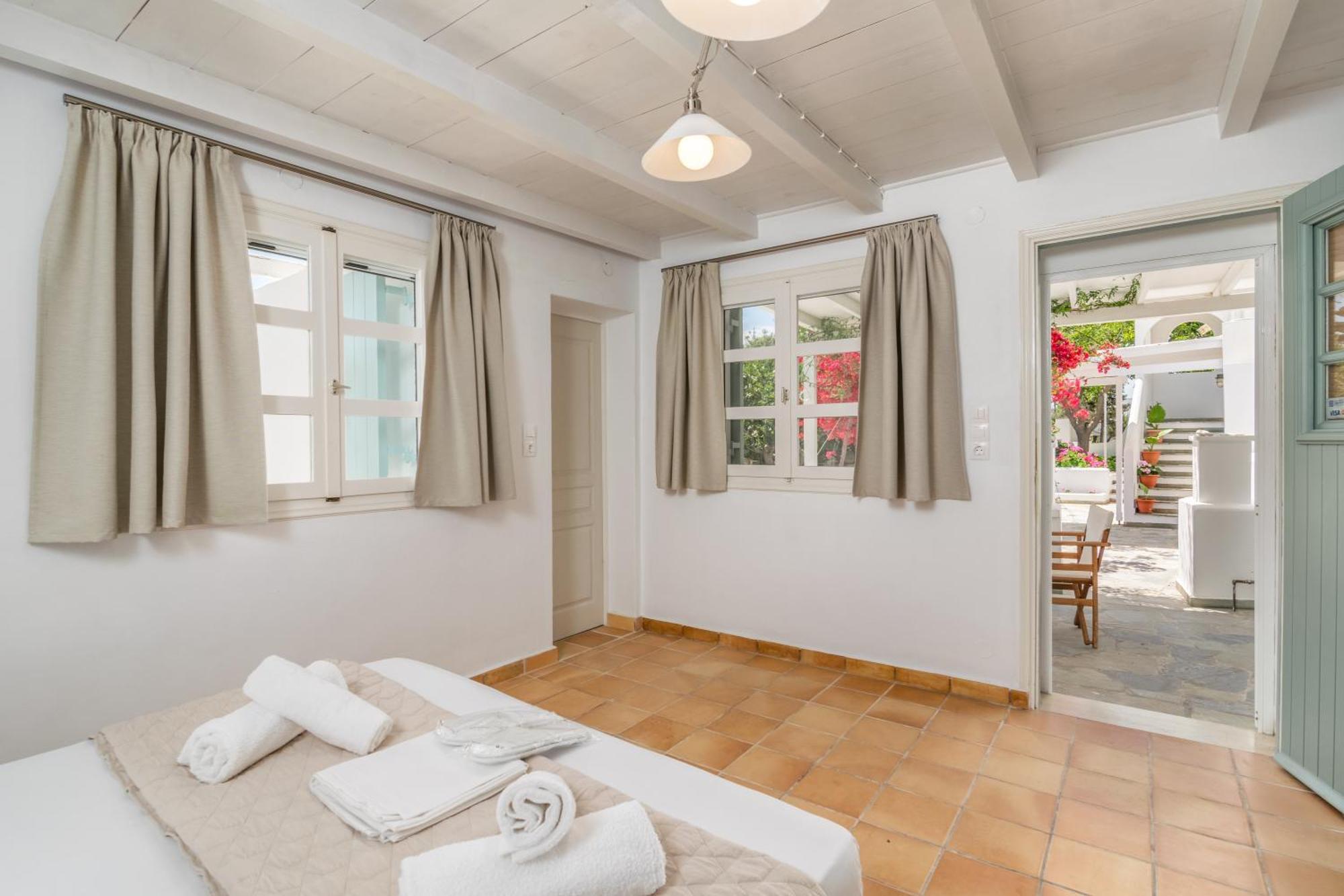 Lina And Babis' Home Adamantas  Стая снимка